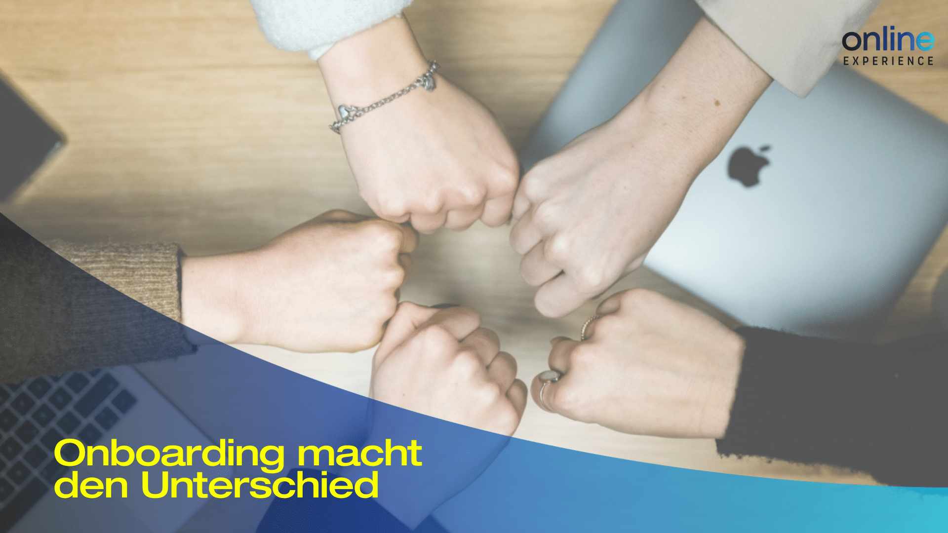 Hände im Kreis die sich berühren